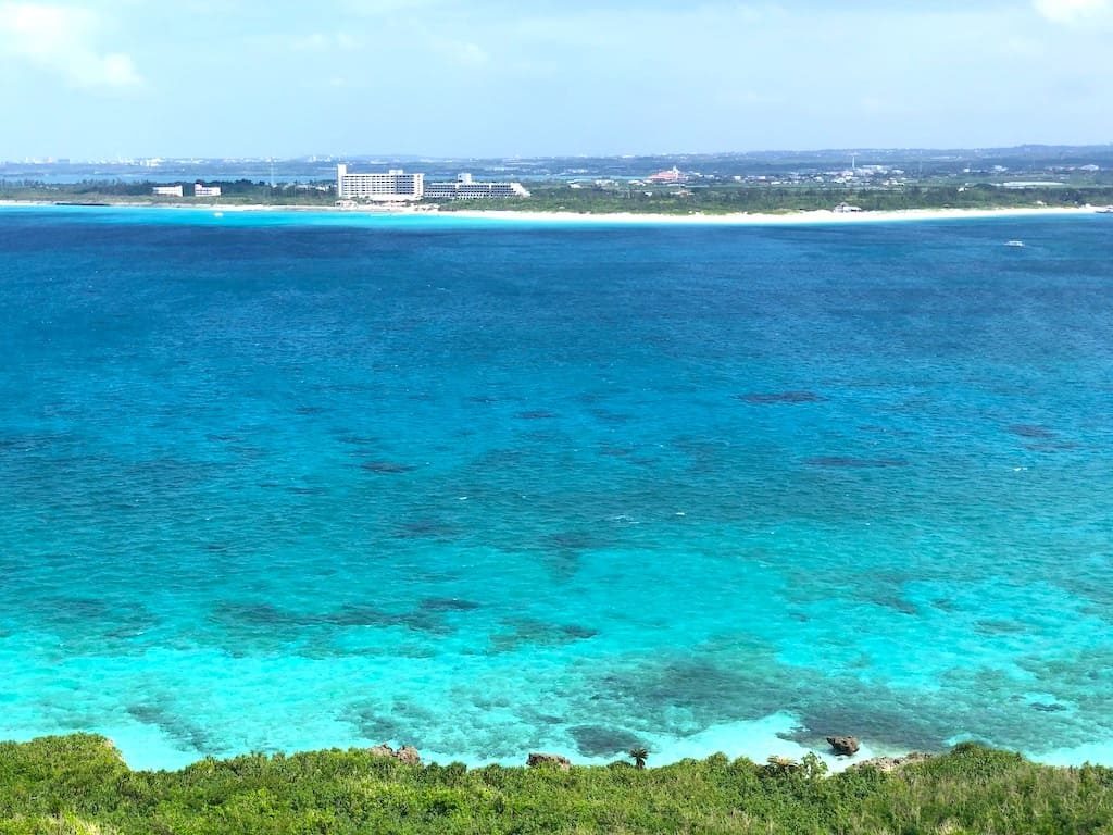 来間島 宮古諸島に訪れたら、絶対に行ってほしい観光スポット「竜宮城展望台」しまたび沖縄の離島 アクティビティ＆体験予約・観光情報