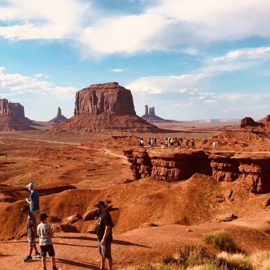 モニュメントバレー：ナバホ族ガイドによるサンセットツアーGetYourGuide