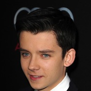 座長”エイサ・バターフィールドを共演者たちが信頼「セックス・エデュケーション」cinemacafe.net