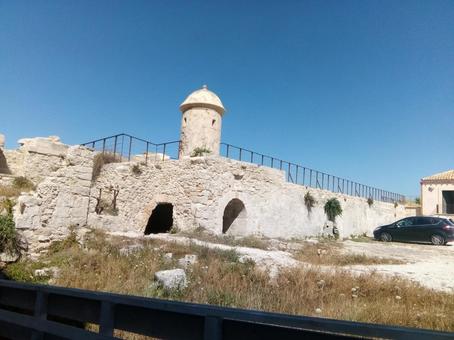 マニアーチェ城シチリア・シラクーサ・オルティージャ島先端ラフ ☆ のブログ