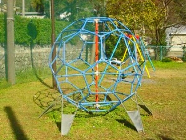 回転ジャングルジム」の写真素材45件の無料イラスト画像Adobe Stock