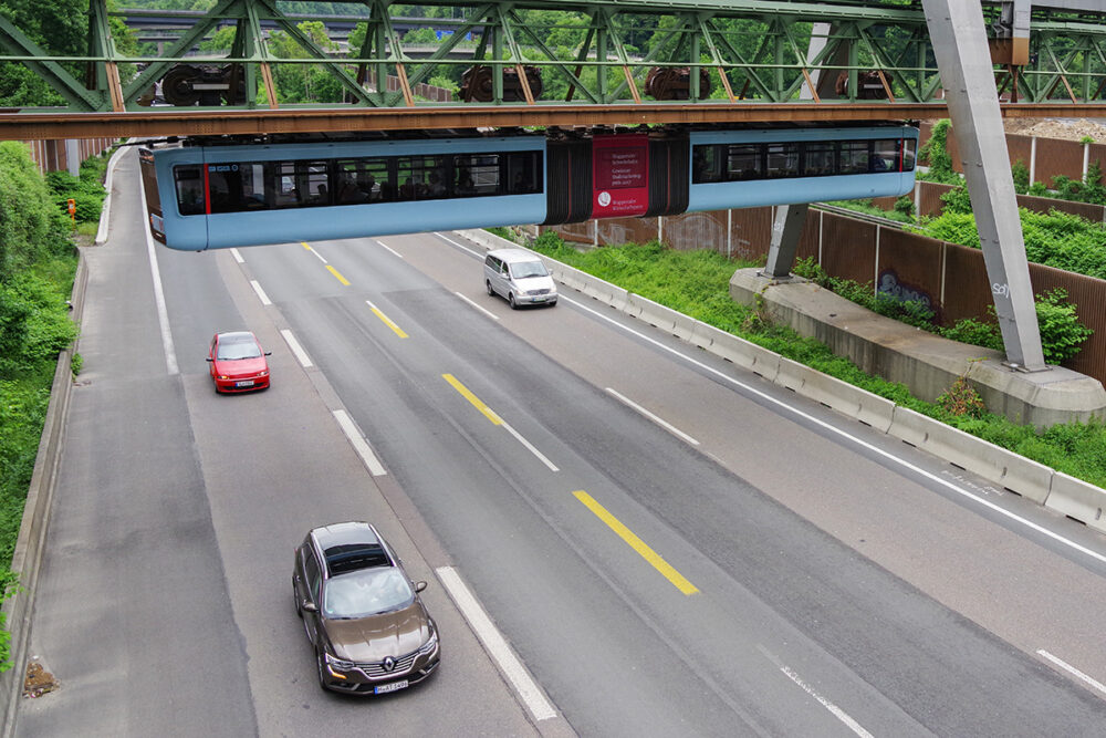 世界一高速道路料金が高額な日本、理由はなに？海外の高速道路はいくらなの？MOBYモビー