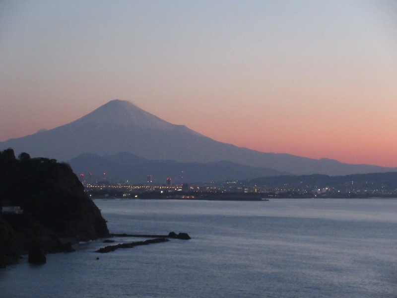 絶景ビュー 静岡で富士山が見えるスポットならここ！きれいな芝生のある焼津の石津海岸公園を紹介