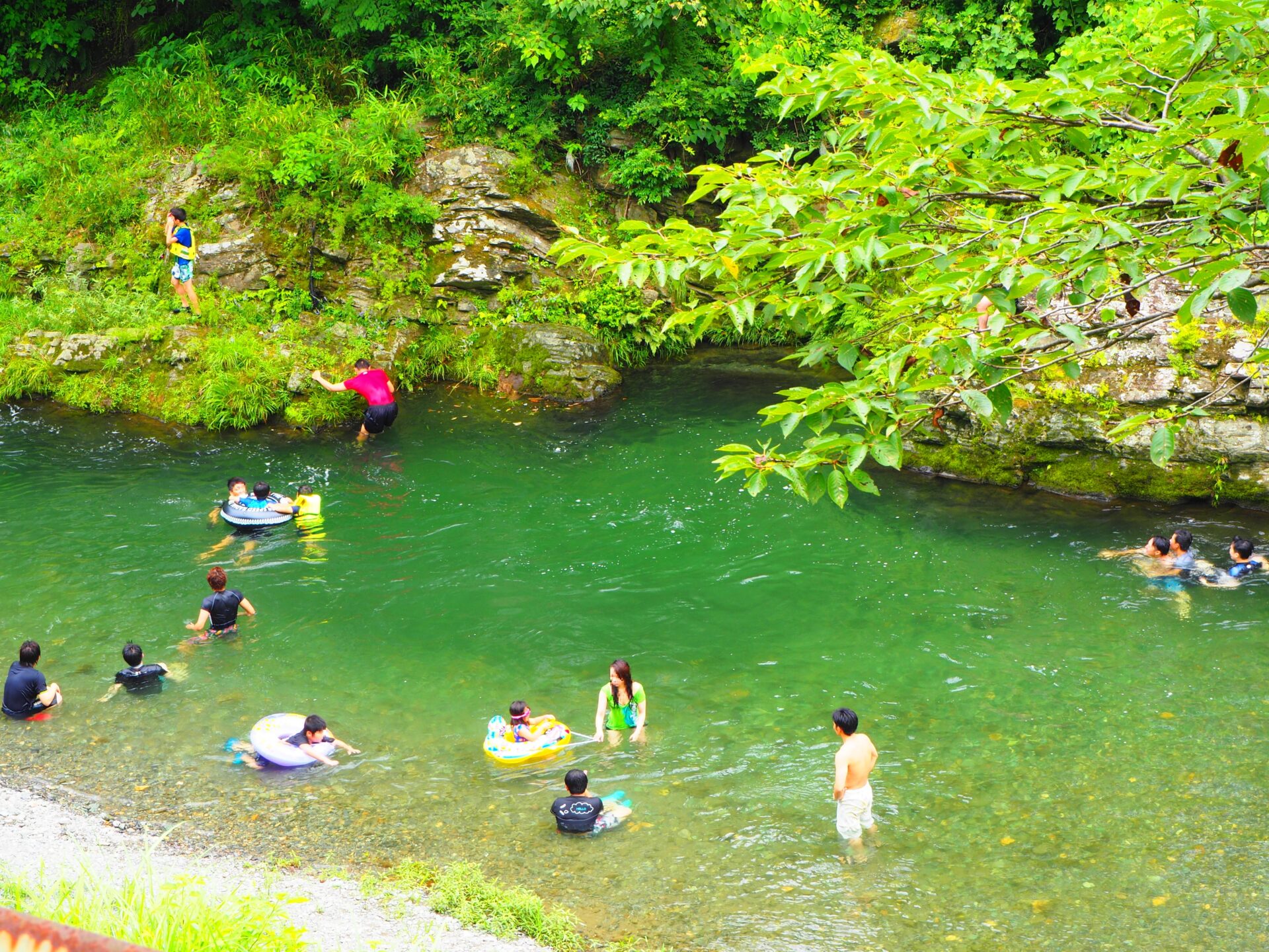 福岡の川遊びスポット4選！河川プールや水遊びにおすすめの浅瀬で子どもと楽しもう＜2021＞ じゃらんニュース