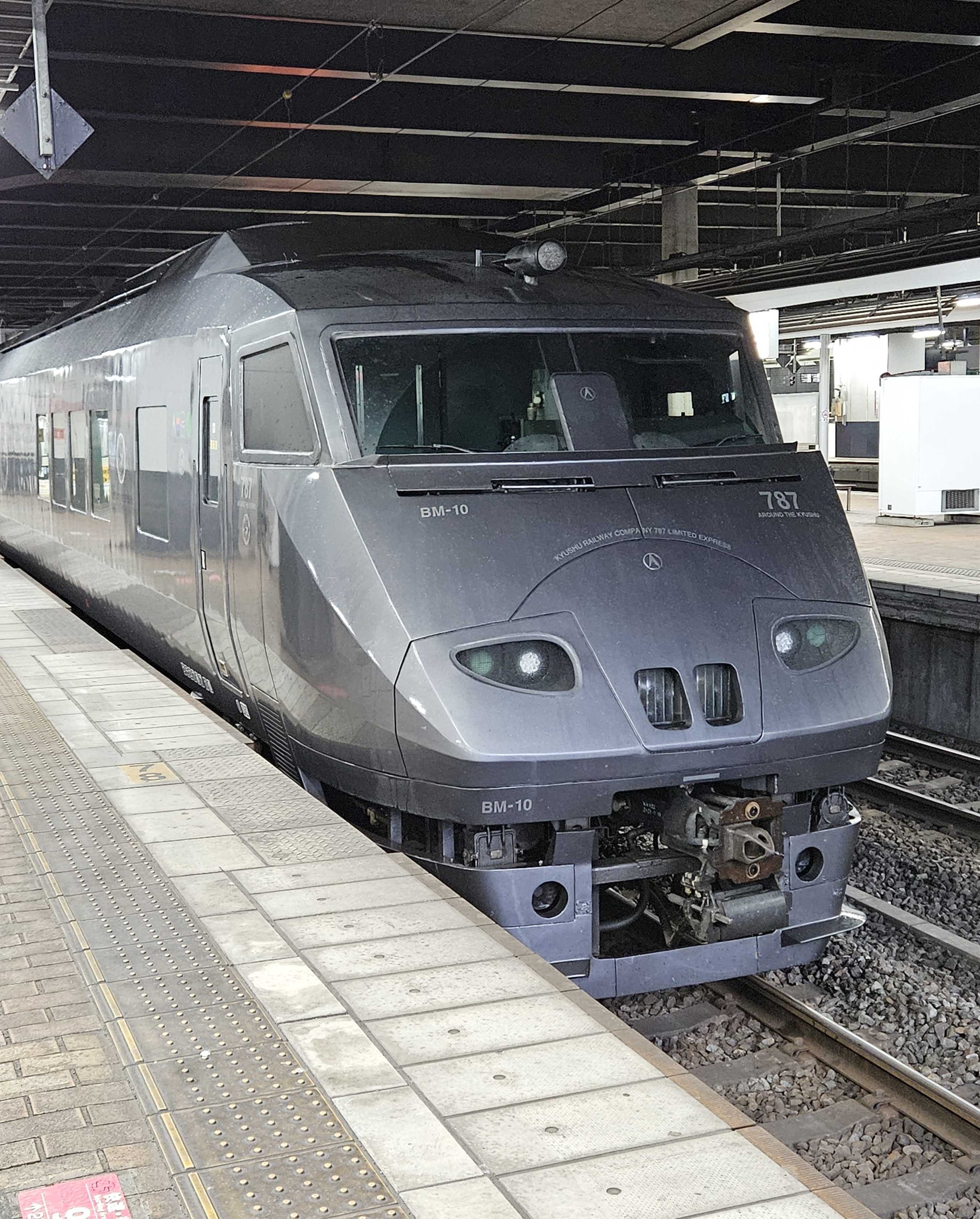 佐賀駅3番ホームの「かささぎ」の乗車位置案内 - 佐賀経済新聞