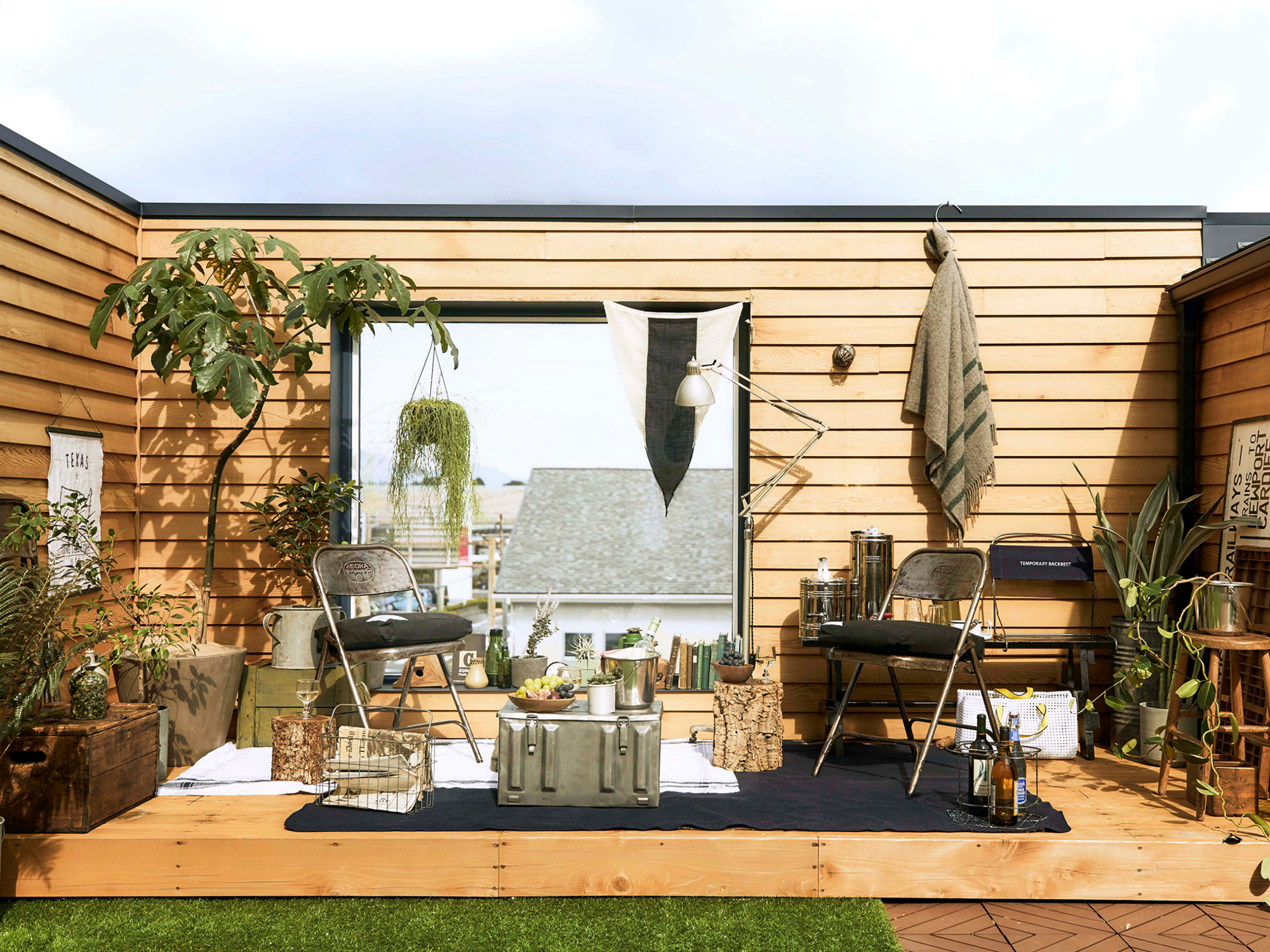 ベランピングとは？マンションや一軒家で出来るコーディネート例やおすすめアイテム、楽しみ方、注意点人工芝施工のプロ集団ワイズヴェルデ低価格×高品質のリアル人工芝