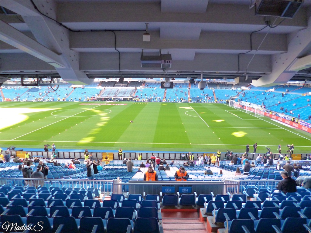マドリッド エスタディオ・サンティアゴ・ベルナベウの外観 写真素材1209943- フォトライブラリ