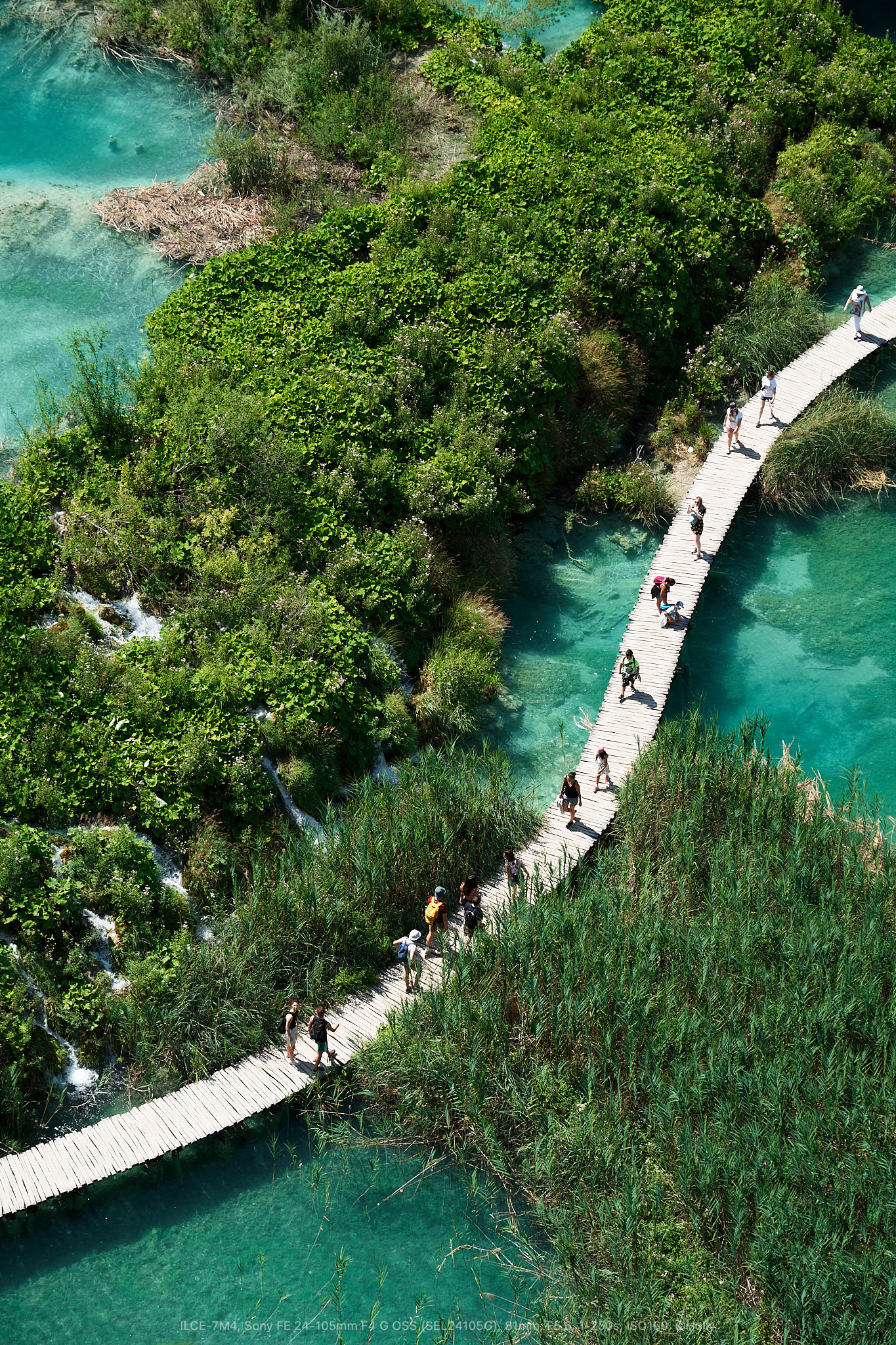世界遺産プリトヴィッツェ湖群国立公園＋ラストケ村 日帰りツアー 見どころを効率よく巡る！＜英語ガイド