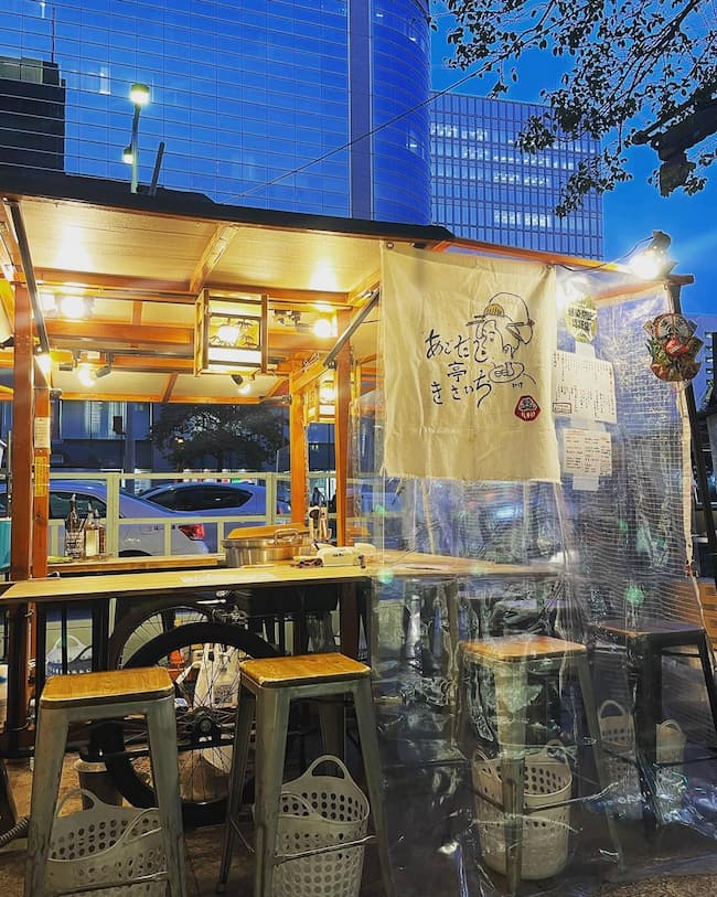 福岡グルメ ドリンク1杯と屋台おすすめメニュー1,100円で楽しめます！歩いて、地下鉄に乗って案内