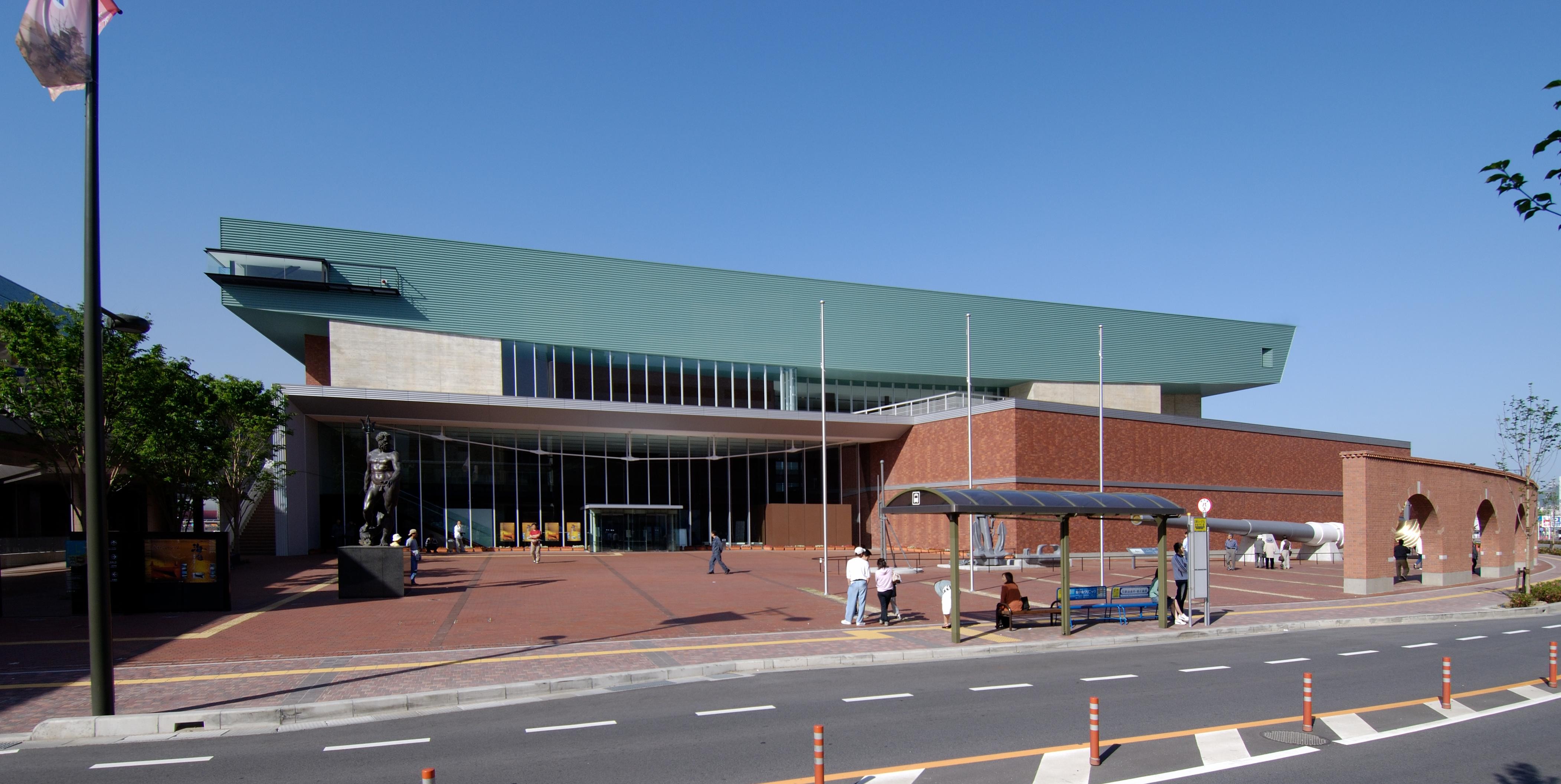 呉市 美術館通り 彫刻と戦艦大和デザインの蓋どこでも早起き、ウォーキング