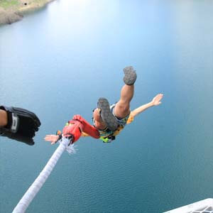 猿ヶ京バンジーで人生初のバンジージャンプ - YouTube