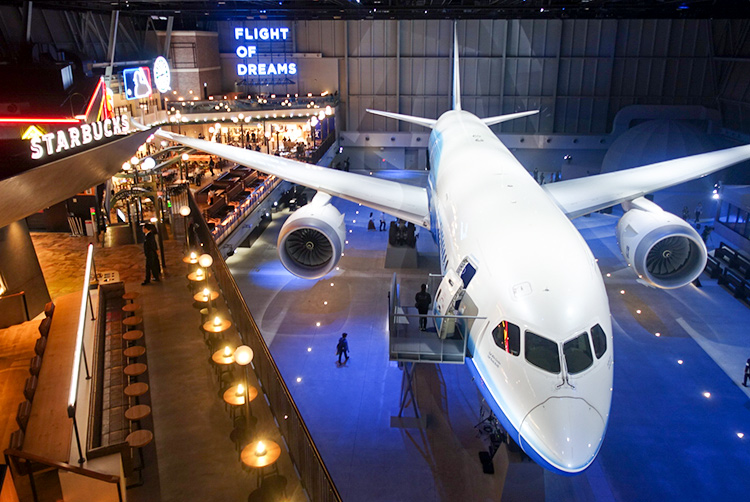 ANA搭乗記 76P 最前列普通席独り占めで南ぬ島