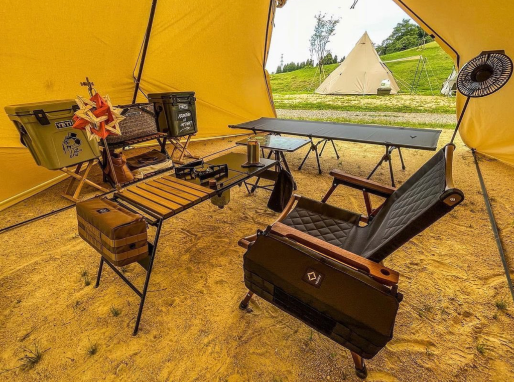 おしゃれに決める？ 快適に過ごせるレイアウト？ 先輩キャンパー達の夏のキャンプスタイルキャンプ情報メディア LANTERN