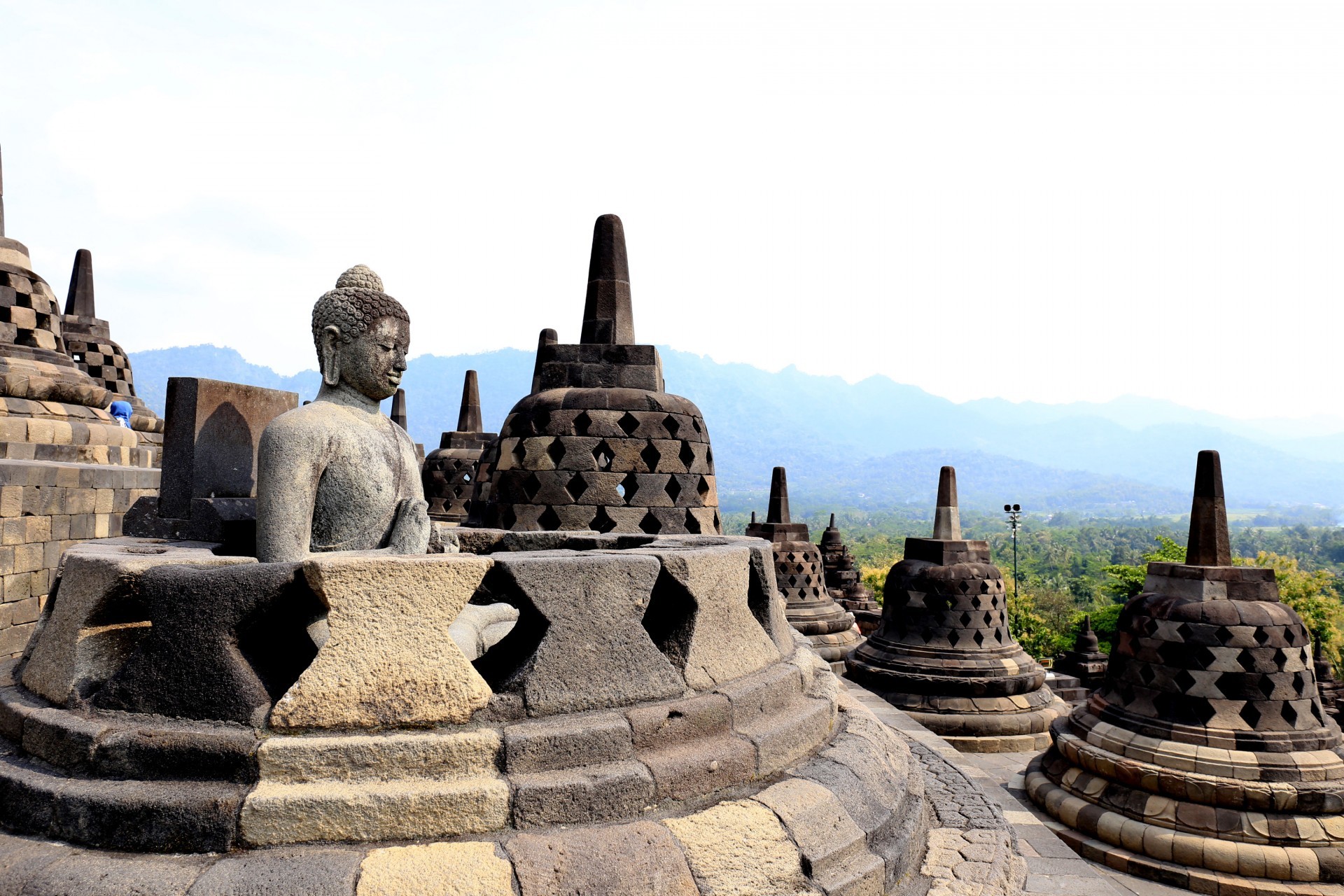 ジャワ島 世界３大仏教遺跡その１・ボロブドゥール遺跡 インドネシア名鉄観光・旅pad