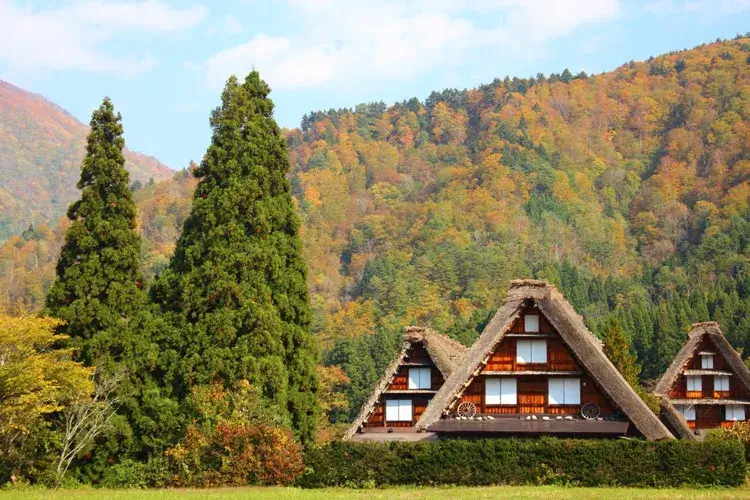白川郷 荻町合掌造り集落 - ふらっと旅スポット