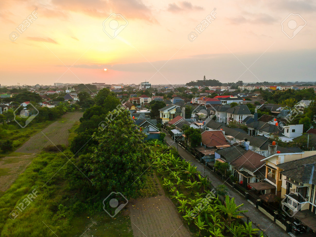 21,175 インドネシア 街並み Stock Photos,