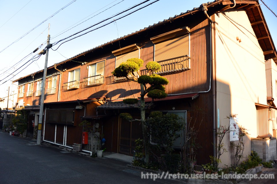 遊廓跡地を訪ねて 金津園 |