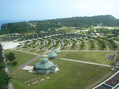 ひめゆり平和祈念資料館 ジオラマ胸に迫る実物大のガマたびらい