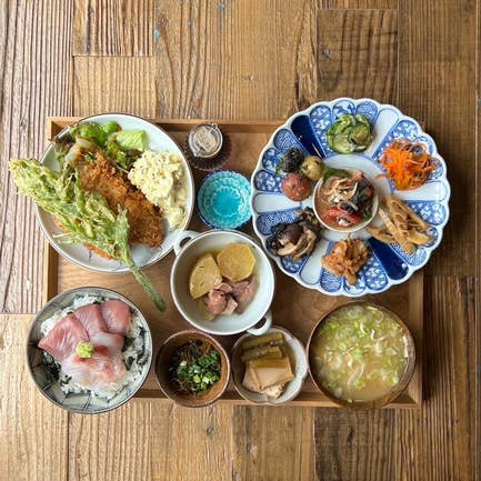 桜まつりランチフェア開催中🌸 花見御膳や鮪三色丼、七福うどんなど、この時期にしか食べられない特別メニューをご用意してお待ちしております🍡 三浦海岸河津桜開花情報https:www.maholova-minds.com topics kawazu