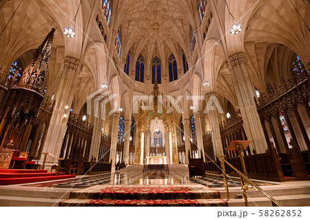 マサチューセッツ州ボストンのトリニティ教会とジョン・ハンコック・ビルディング。写真素材240318808Shutterstock