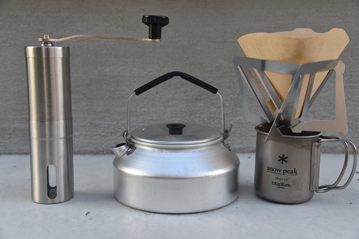 ダイソーの「折り畳みコーヒードリッパー」はマスト・バイと言いきりたい！コスパ最強すぎんか調理器具・食器BE-PAL キャンプ 、アウトドア、自然派生活の情報源ビーパル