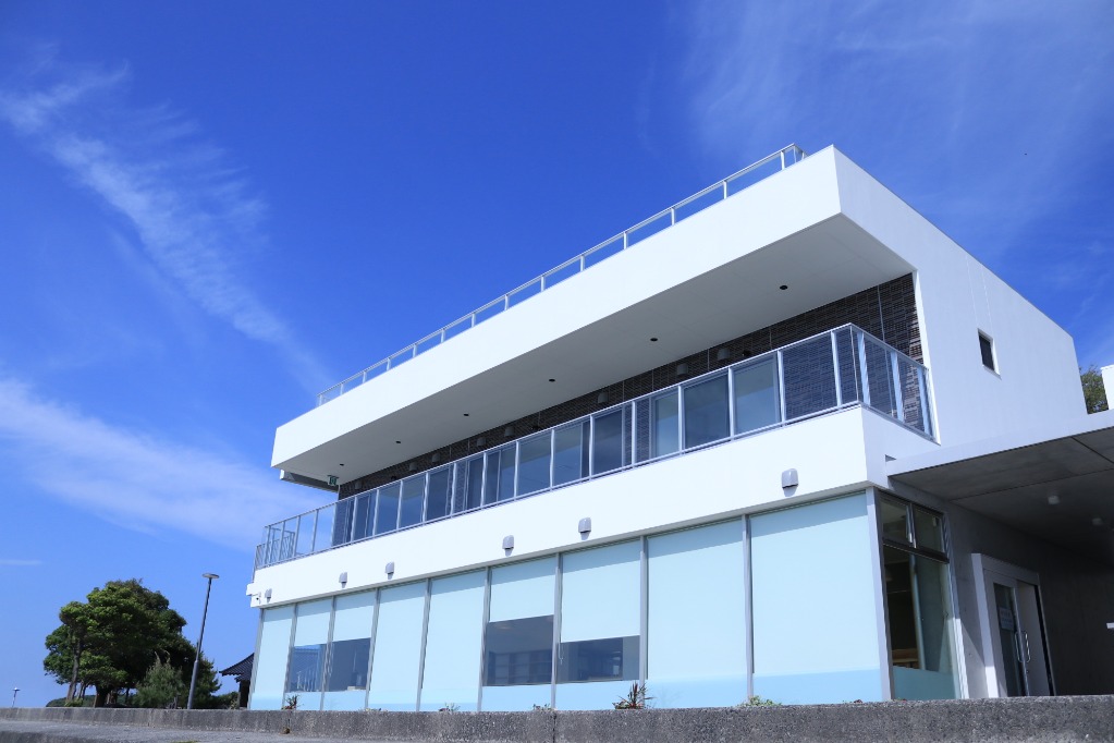 SOBACAFEゆうひ 「真玉海岸恋叶♥ゆうひテラス」内にあるカフェ│LOG OITA