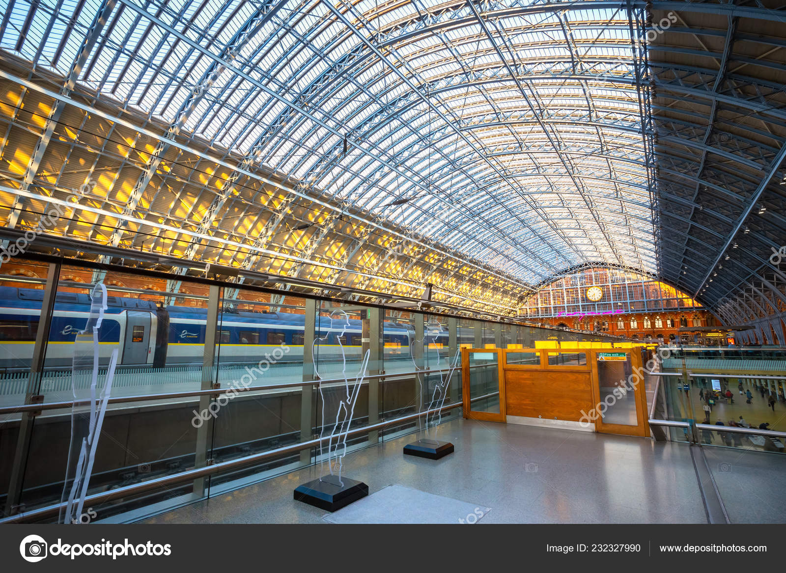 ユーロスターが間近に！ハリーポッターでお馴染み「セントパンクラス駅」