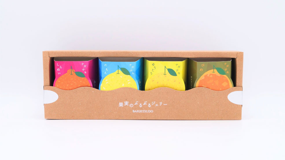 ふっくら、モチモチの生地で 包みこんだ角煮まんじゅう☺︎ お土産品として川登売店では冷凍で販売してます！ 今すぐに食べてみたい という方は、外のてんぷらコーナーでも角煮まん