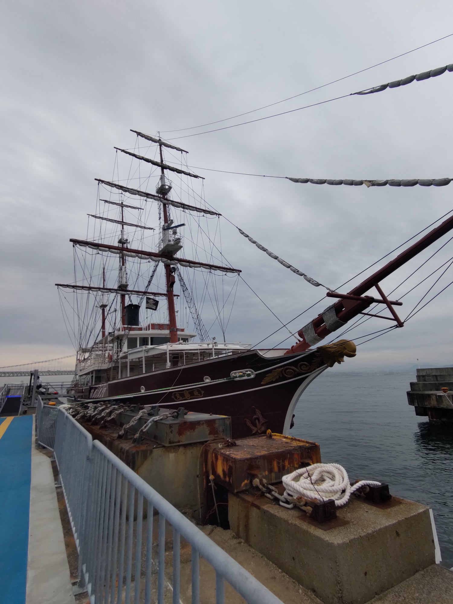 明石-淡路島の高速船。淡路ジェノバラインに乗って明石海峡大橋をくぐろう ： ムーンライトゆかりん