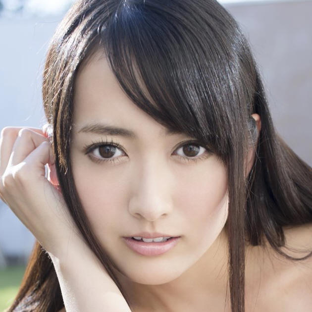 三上悠亜(元AV女優 元アイドル) 下着姿あり・エロ水着姿 美乳＆白肌 雑誌