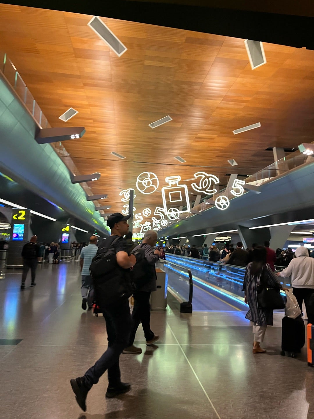 ドーハの空港で乗継時間も楽しもう！まずはラウンジで一眠りしてから💤まりこ🐈‍⬛寄り道ヨーロッパ旅