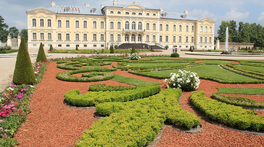 ルンダーレ宮殿 半日観光ツアー ＜車＋ガイド貸切 日本語または英語ガイド