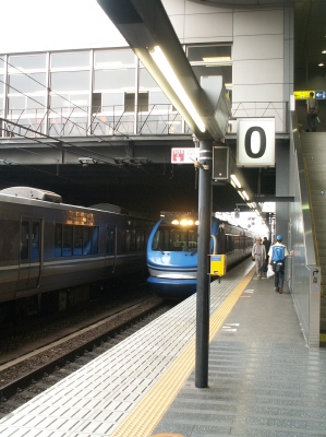 京都駅0番線 東海道本線 ホームの改札・階段・エスカレーター・エレベーターに近い乗車位置 - 電車の乗車位置を案内