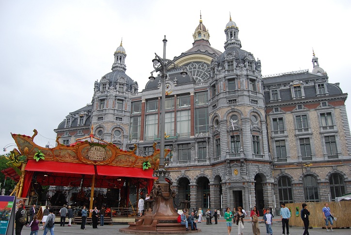 通りを全制覇したい、街歩きマニアが選ぶヨーロッパの美しい旧市街６選TABIZINE～人生に旅心を～