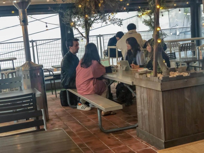 お洒落な大人の新しい遊び場！渋谷駅から徒歩1分で、海外気分に浸れる寛ぎのBAR 東京カレンダー最新のグルメ、洗練されたライフスタイル情報