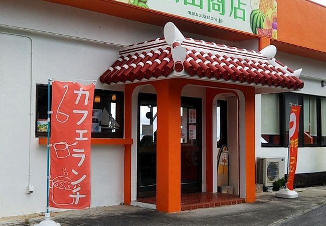 沖縄post🏝️ 瀬底島の49カフェ シークカフェ さん✨ 屋外で瀬底大橋を見ながらや室内でも美味しく食べられるよ😋