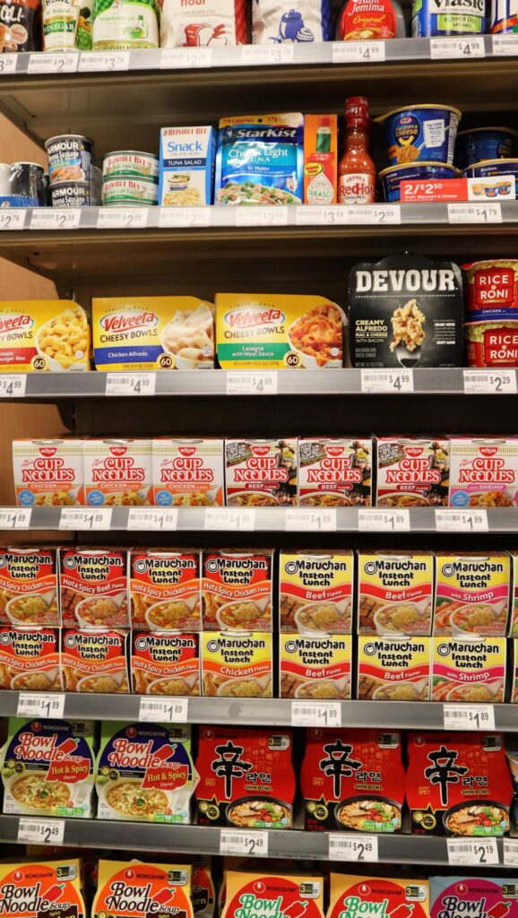 お土産も買える プラハ空港内のスーパーマーケット〜チェコ旅行ブログ絶景in - 海外旅行記