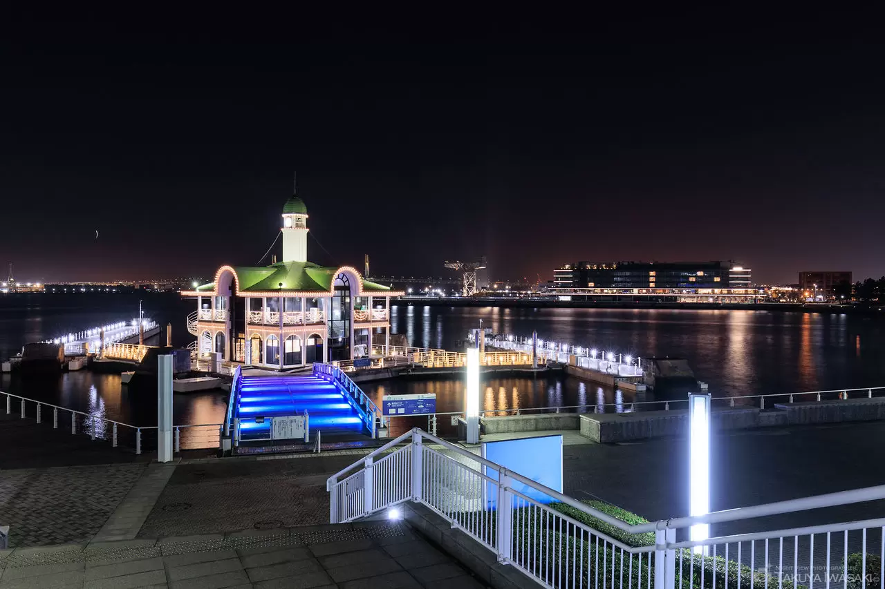 みなとみらいレストラン ぷかり桟橋「ピア21」で横浜ランチ海の上に浮かんでいます