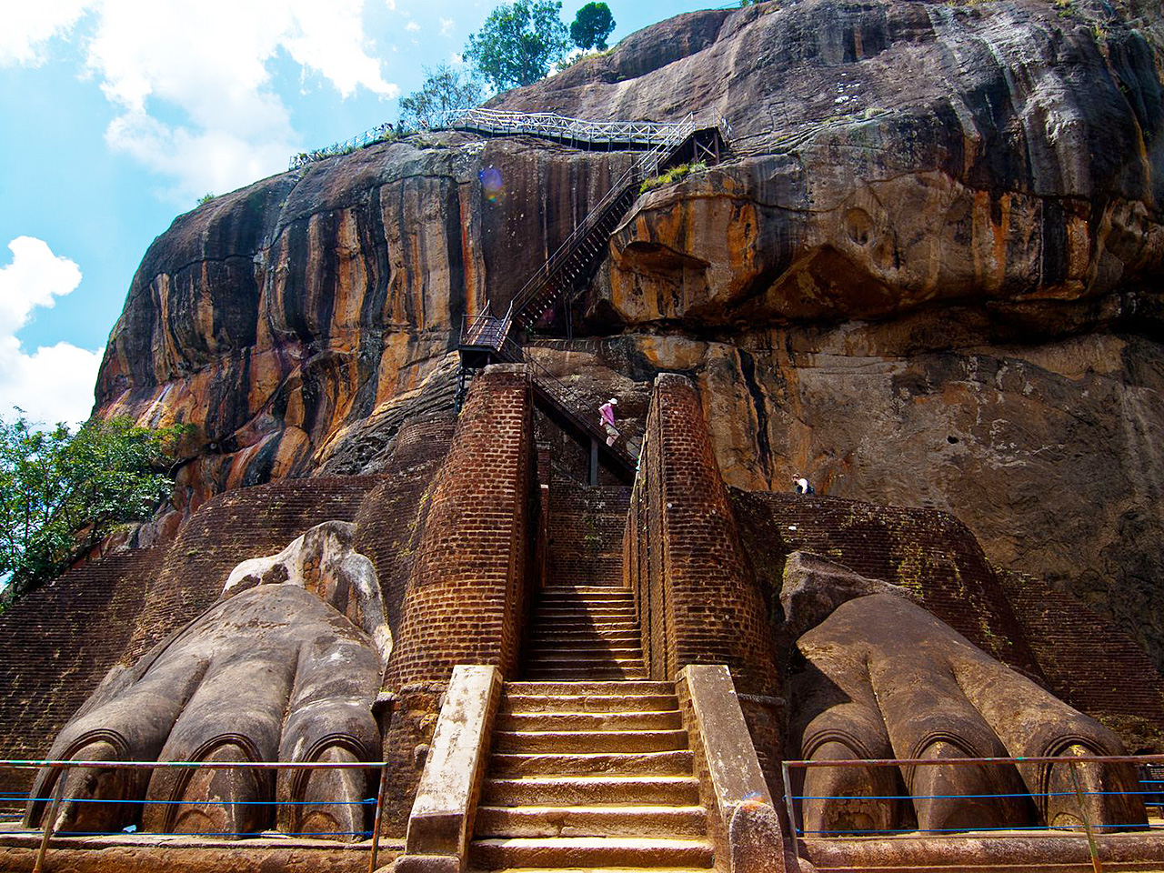 スリランカで世界遺産を巡る旅 聖なる岩シーギリヤロックOh!Kirei-Thailand