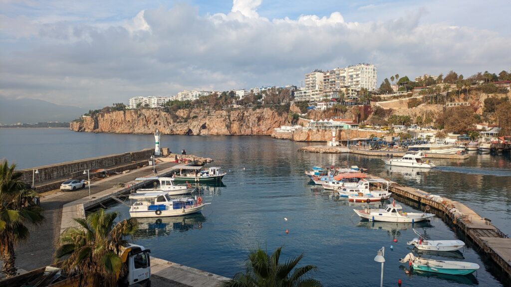 アンタルヤ旧市街にあるカレイチ・マリーナ - トルコのとりこトルコ専門WEBサイト