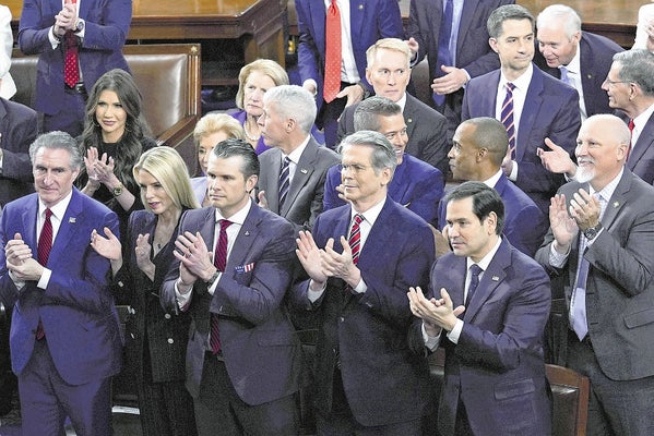 トランプ元大統領の「奇跡の一枚」と言われる銃撃写真についての考察