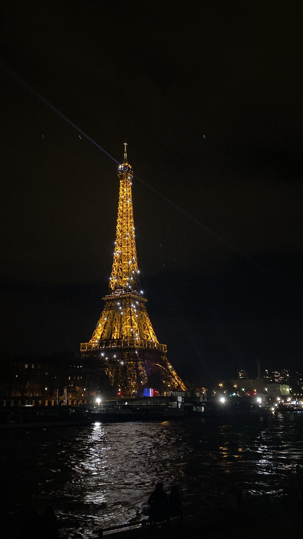 フランスのシンボル、エッフェル塔の見どころ3選！夜景のライトアップも必見Pokke「ポッケ」