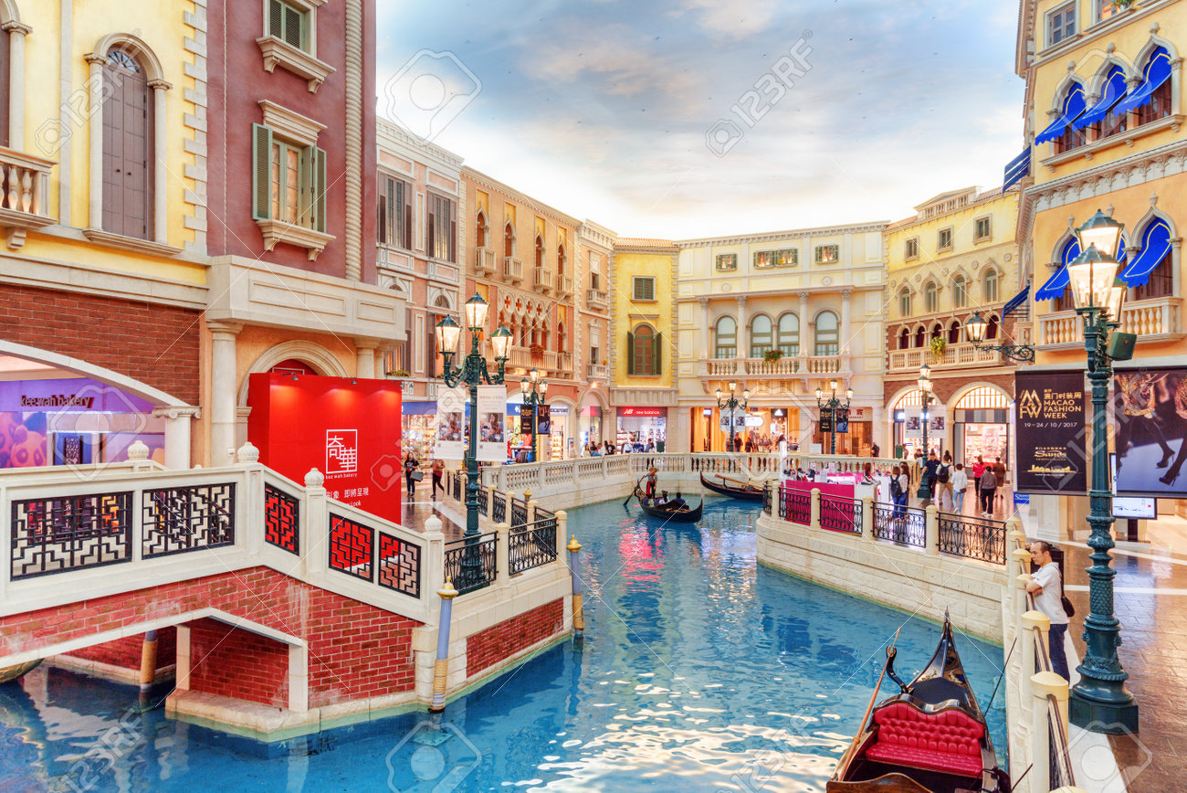 KARINマカオ🇲🇴day2 朝からプールを満喫して念願の火鍋😋😋 カンフー麺の迫力がやばやば😁