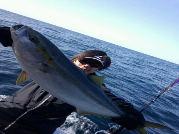 冬の季節風の合間に輪島港 でもやはり釣れないか 胴突き釣り- YouTube