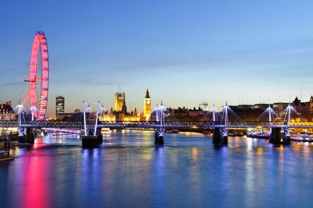 ロンドンからガトウィック空港までの安い行き方 空港施設解説 - イギリスに行くとこうなる