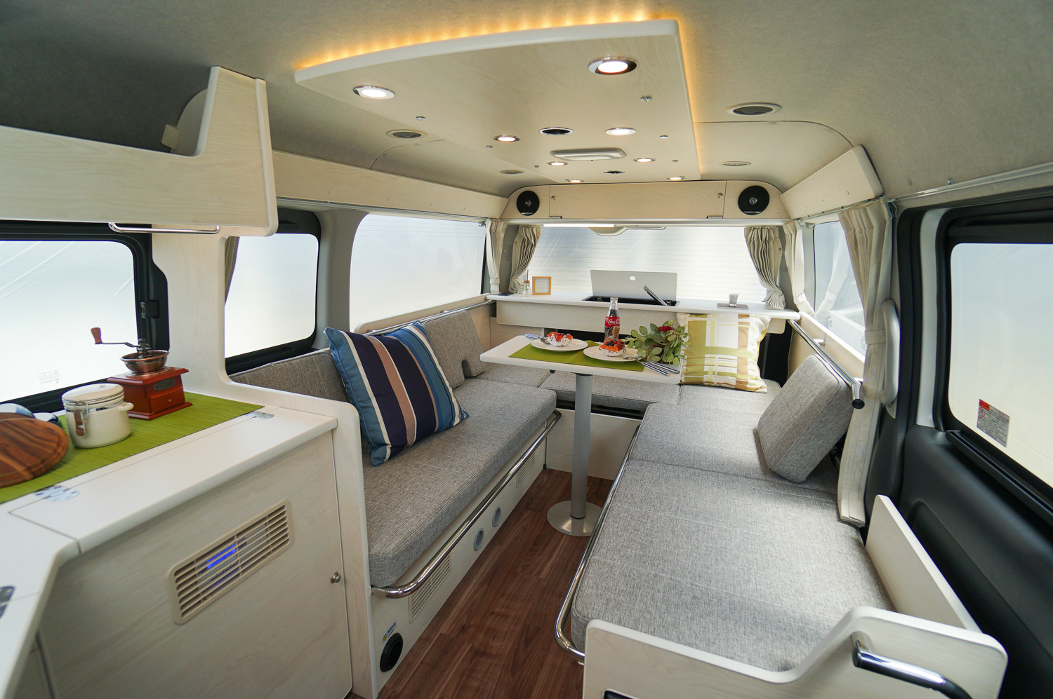 生涯の相棒」なハイエースのキャンピングカーと共に楽しむ、DIYライフと至福のソロキャンプクルマ情報サイトｰGAZOO.com