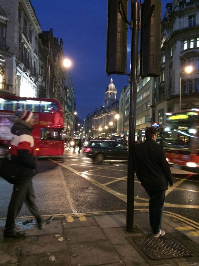 ロンドン・ナイト・バス・ツアー2023 - 夜の観光を独占する