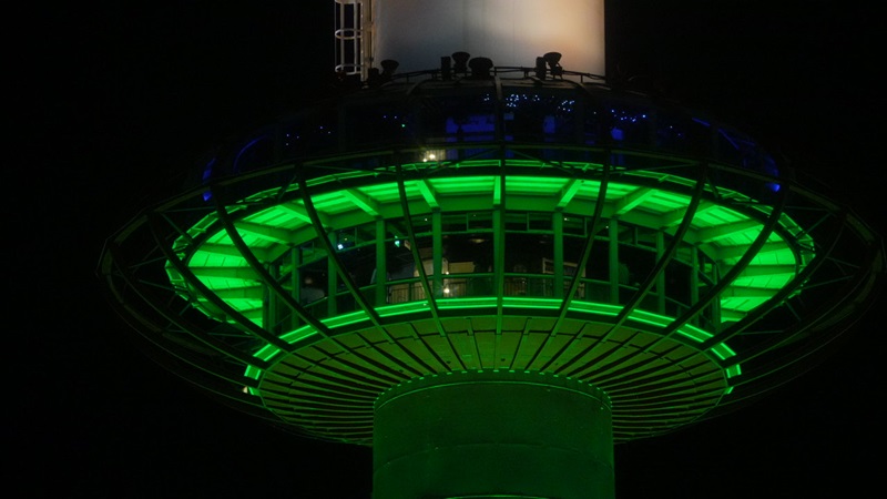 京都駅の大階段にて 人気の参加型アートが始まりました🌸 - NAKED ART