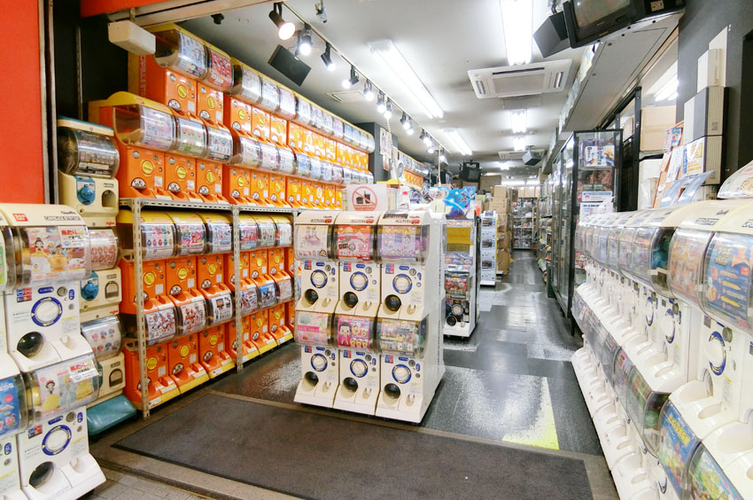 ガチャポン会館子連れのおでかけ・子どもの遊び場探しならコモリブ