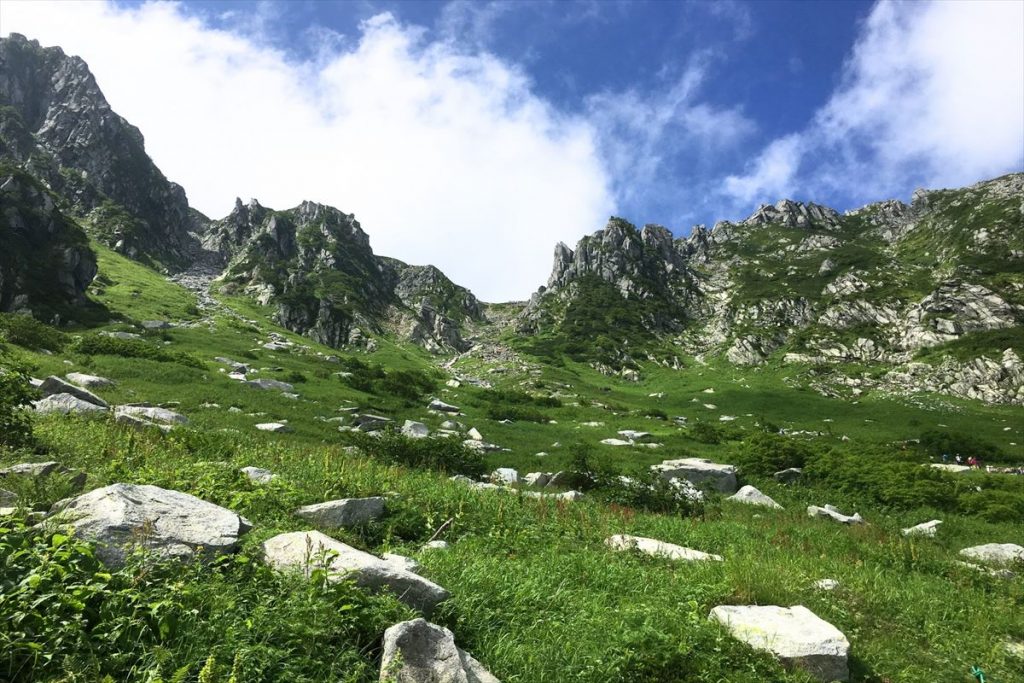 夏登山の食べ物どうする？暑い日におすすめの行動食や注意点も紹介